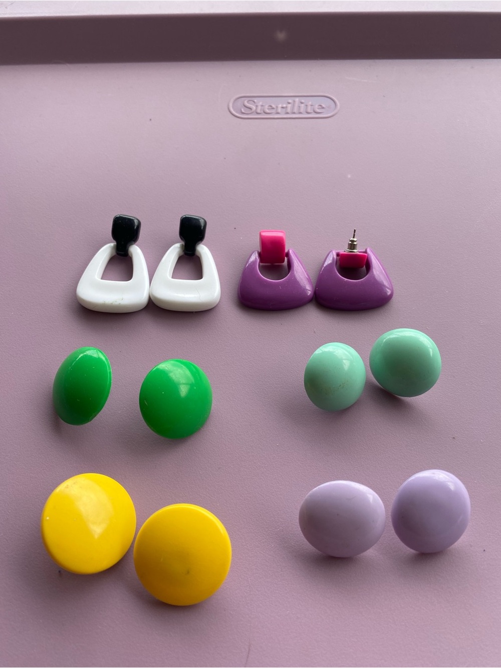 Six pairs of vintage earrings (plastic)